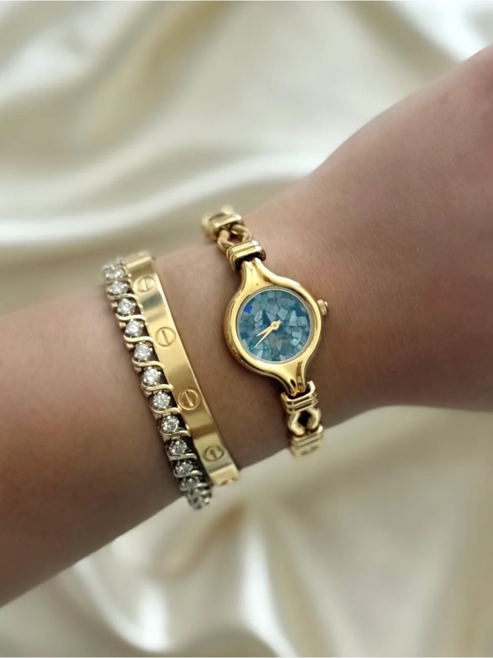 AUTHENTIC RARE VINTAGE BURBERRY OPAL DAINTY WATCH